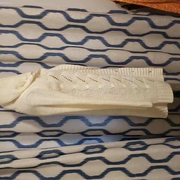 Old Navy White Med Sweater - Picture 4 of 10